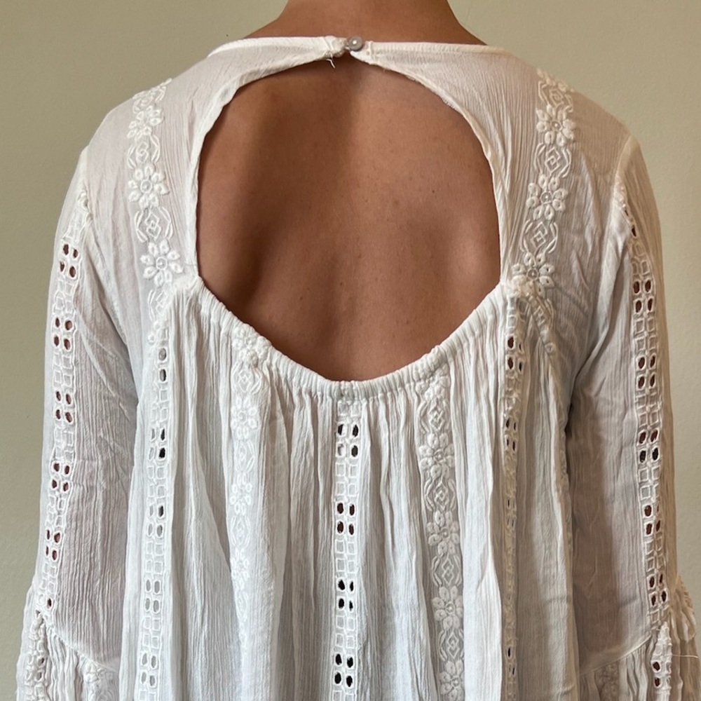 Free people white eyelet dress (kind of a shirt, is too short) - Size xsmall